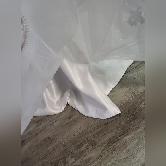 Rhinestone Wedding dress - Picture 3 of 16